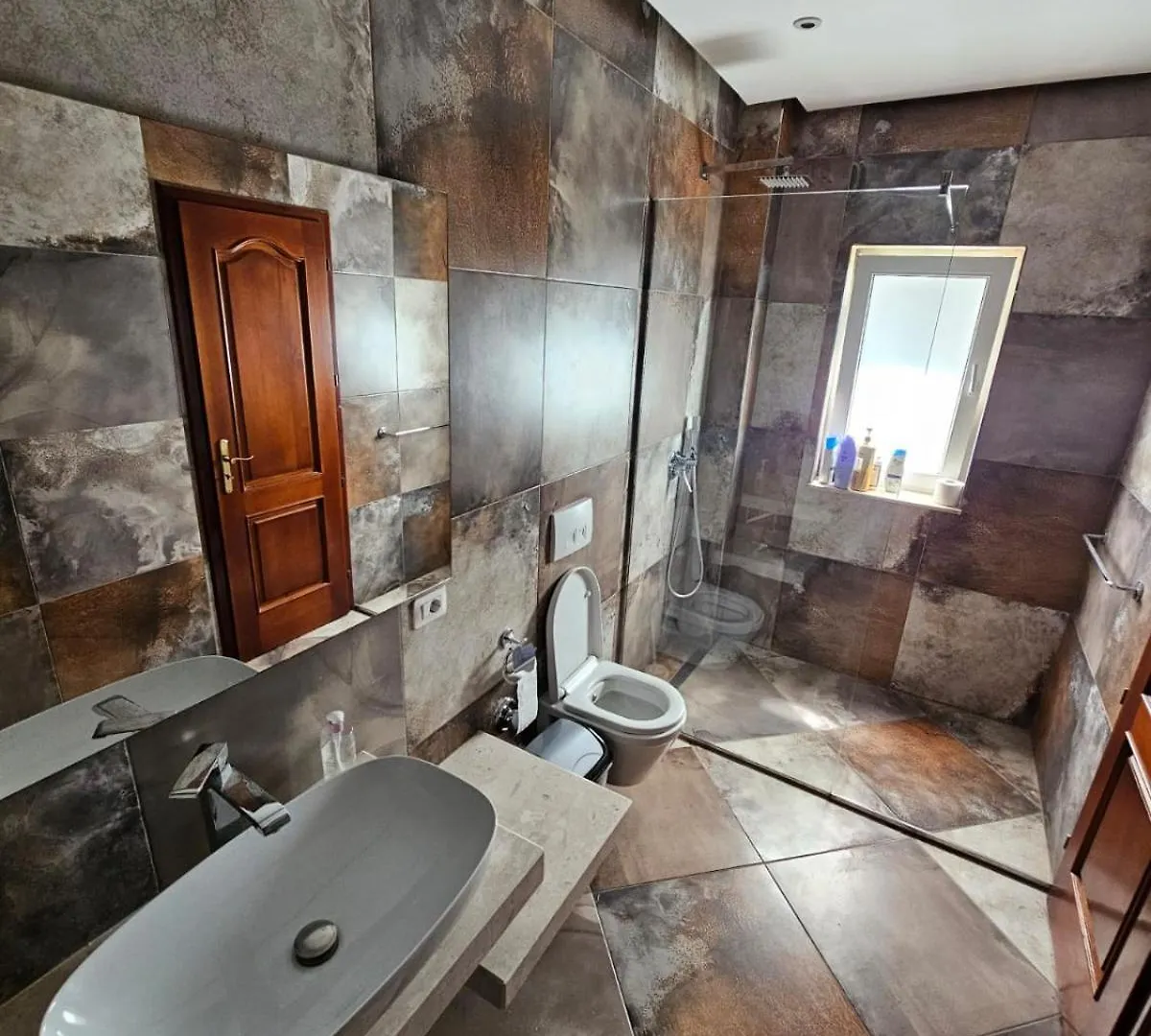 טיראנה Botanic Park Apartments 0*,  אלבניה