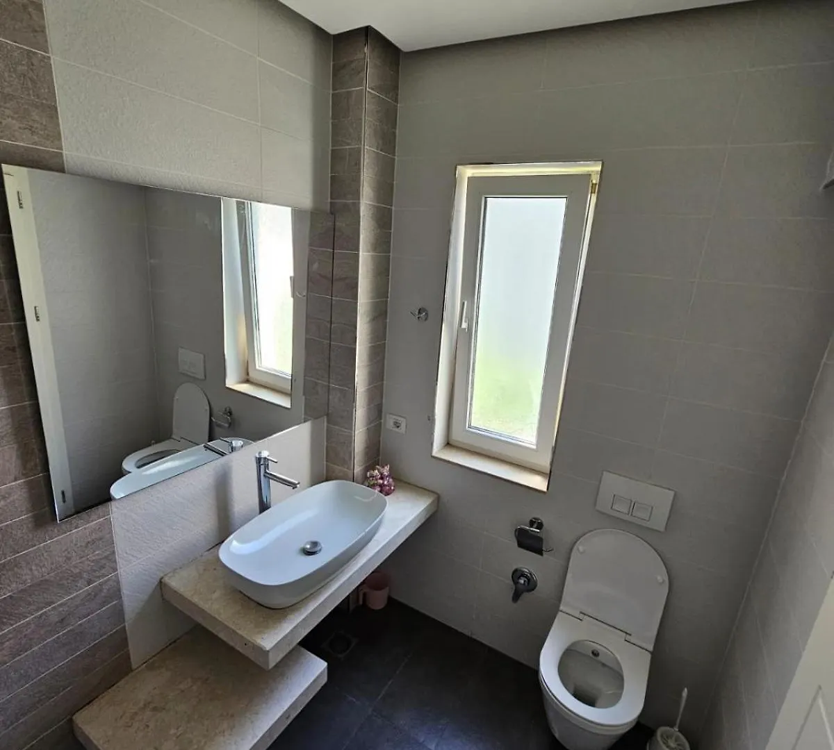 טיראנה Botanic Park Apartments אלבניה
